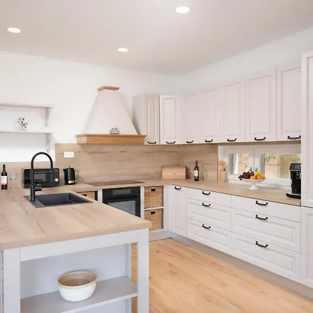 Villa New Luxurious Tinka -