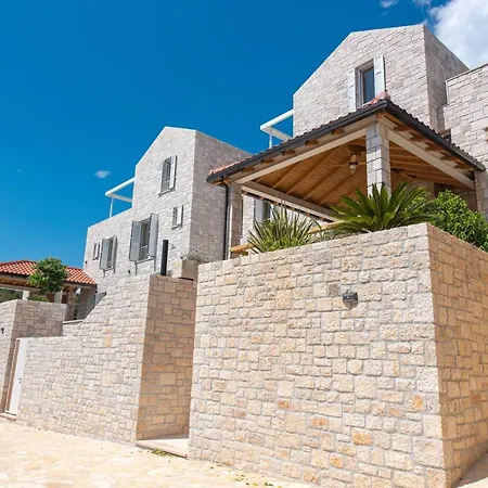 Villa New Luxurious Tinka -
